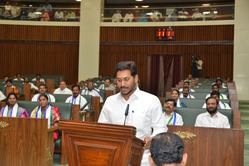 శాసనసభ్యునిగా ప్రమాణం చేసిన వైఎస్ జగన్ (ఫోటోలు)