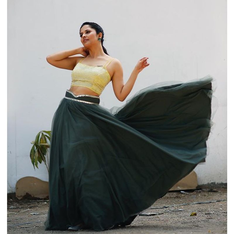 (Courtesy: Instagram)ఎప్పటికప్పుడు తన గ్లామరస్ ఫోటోలని సోషల్ మెడియలో షేర్ చేస్తూ ఉంటుంది.