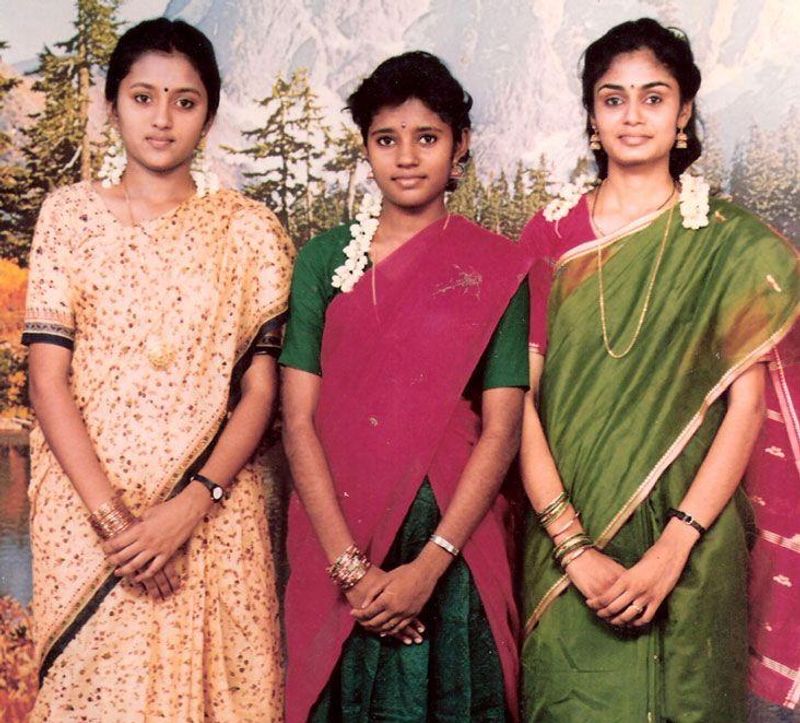 కాలేజ్ పూర్తయిన తరువాత తన స్నేహితురాళ్లతో సుమ