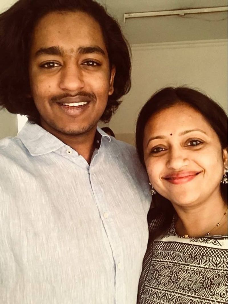 కొడుకు రోషన్ తో సుమ సెల్ఫీ