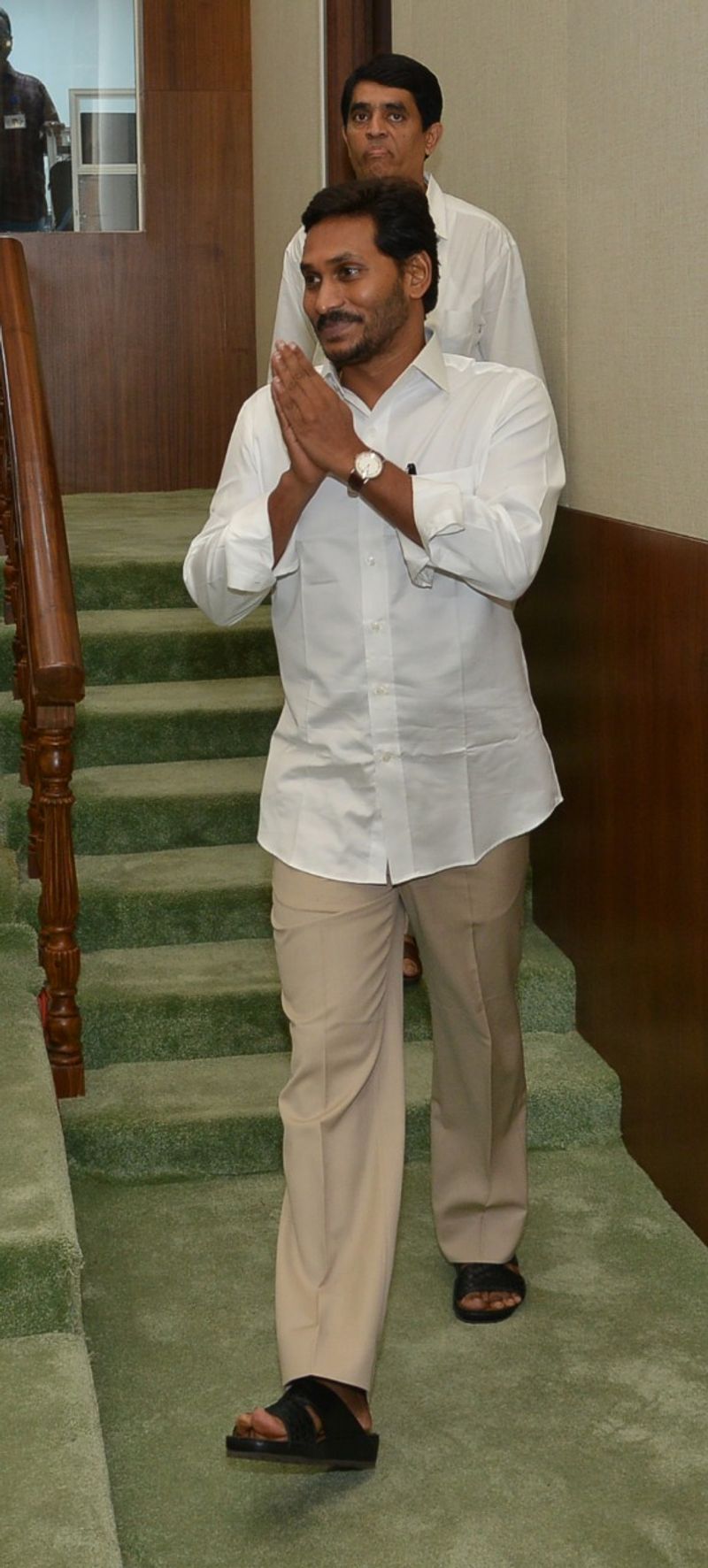 స్పీకర్ కు జగన్ ఆలింగనం