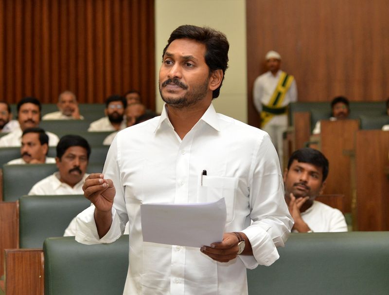 స్పీకర్ కు జగన్ ఆలింగనం