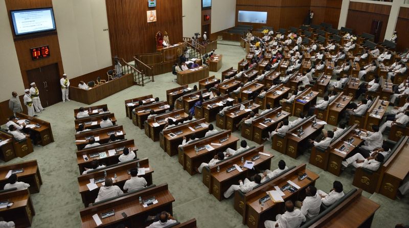 స్పీకర్ కు జగన్ ఆలింగనం