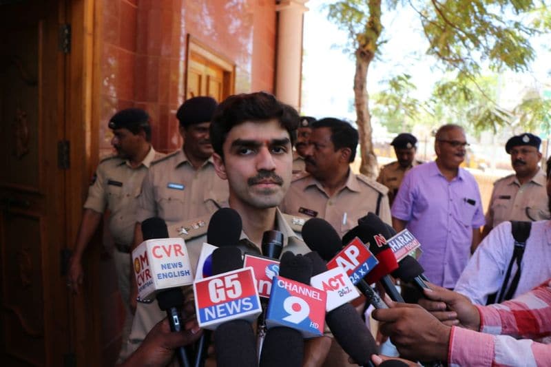 శక్తీ టీమ్ వాహనాలు ప్రారంభిచిన ఎస్పీ ఐశ్వర్య