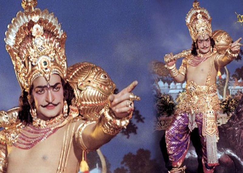 దాన వీర శూర కర్ణ : స్వర్గీయ నందమూరి తారక రామారావు నటన గురించి ప్రత్యేకంగా చెప్పాల్సిన అవసరం లేదు. యానా సినీ జీవితంలో ఎన్నో చిత్రాల్లో ద్విపాత్రాభినయం చేశారు. దానవీర శూర కర్ణ చిత్రంలో కర్ణుడిగా, శ్రీకృష్ణుడిగా, దుర్యోధనుడిగా నట విశ్వరూపం ప్రదర్శించారు.