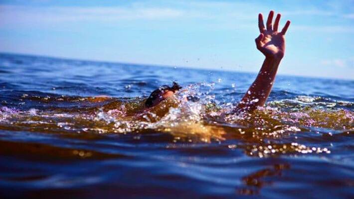 Young director died in godavari Young director died in godavari