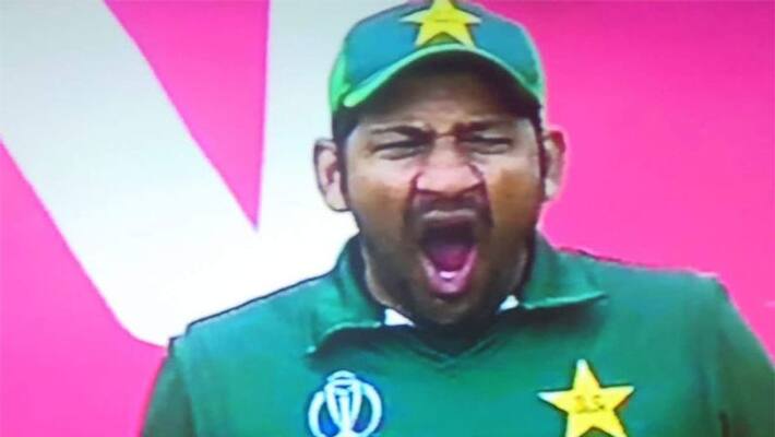 Netizens comments on Sarfaraz yawning Netizens comments on Sarfaraz yawning