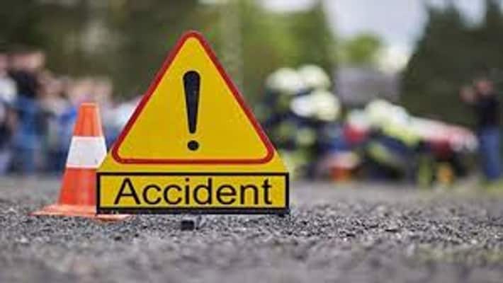 Auto with 12 passengers collides with bus; 4 dead Auto with 12 passengers collides with bus; 4 dead