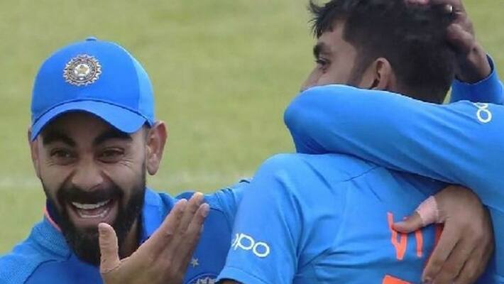 virat kohli reaction after vijay shankar took wicket in his very first ball in world cup against pakistan virat kohli reaction after vijay shankar took wicket in his very first ball in world cup against pakistan