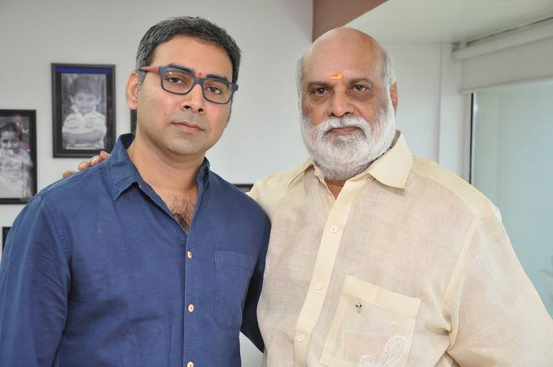 దర్శకుడు రాఘవేంద్రరావు కుమారుడు ప్రకాష్ కోవెలమూడి 'నీతో' అనే సినిమాతో హీరోగా పరిచయమయ్యాడు. ఆ తరువాత మరో సినిమాలో నటించాడు. నటుడిగా బ్రేక్ రాకపోవడంతో దర్శకుడిగా మారాడు.