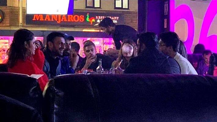 CWC 2019, Pak players at a shisha cafe night before India match - Watch Video CWC 2019, Pak players at a shisha cafe night before India match - Watch Video