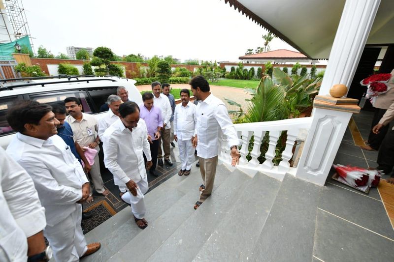బెజవాడలో కేసీఆర్ సందడి (ఫొటోలు)