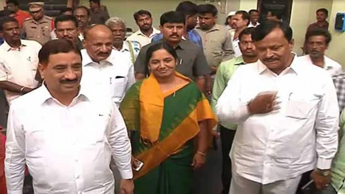 ex minister paritala sunitha meets ananthapuram sp complaint against ysrcp attacks ex minister paritala sunitha meets ananthapuram sp complaint against ysrcp attacks