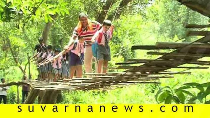 Jambekoppa villagers in Shivamogga faces problem to cross river Jambekoppa villagers in Shivamogga faces problem to cross river