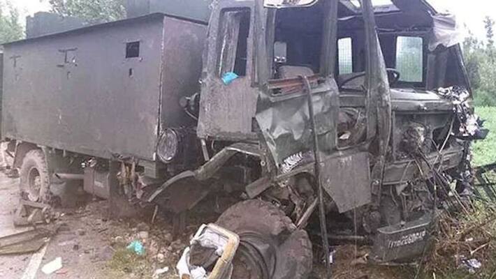 terrorists attack on army convoy in pulwama terrorists attack on army convoy in pulwama