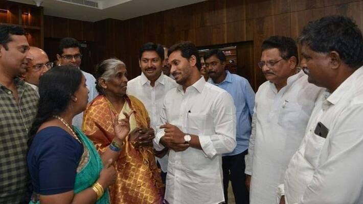 Donation of 7crores of rupees to ap cm ys jagan Donation of 7crores of rupees to ap cm ys jagan