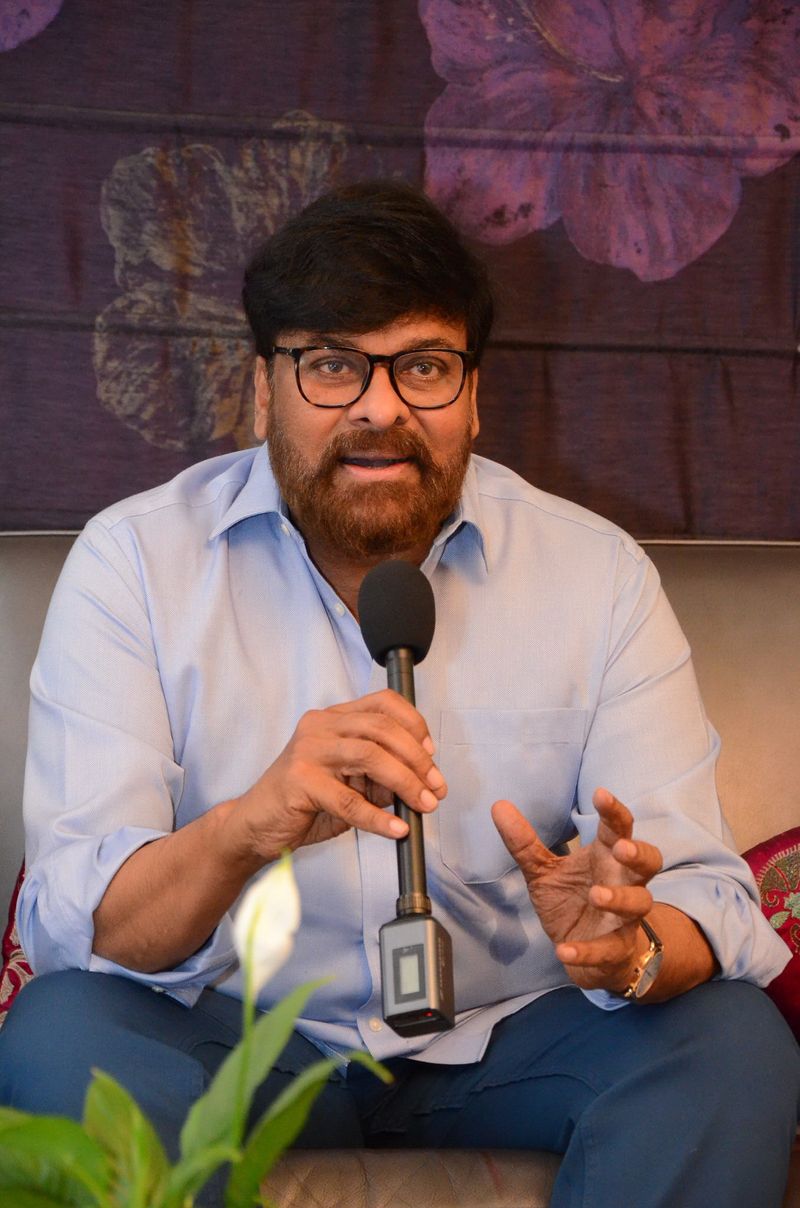 ఈ చిత్రంలో ఎవరో తమిళ అమ్మాయి నటిస్తోందని అనుకున్నా. రాజేష్ కుమర్తె అని తెలిసి చాలా సంతోషపడ్డానని చిరంజీవి అన్నారు.