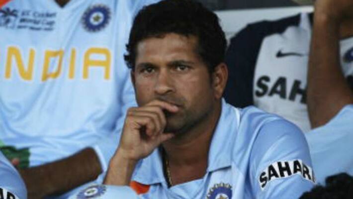 master blaster sachin tendulkar confused to take decission on this cricket match master blaster sachin tendulkar confused to take decission on this cricket match
