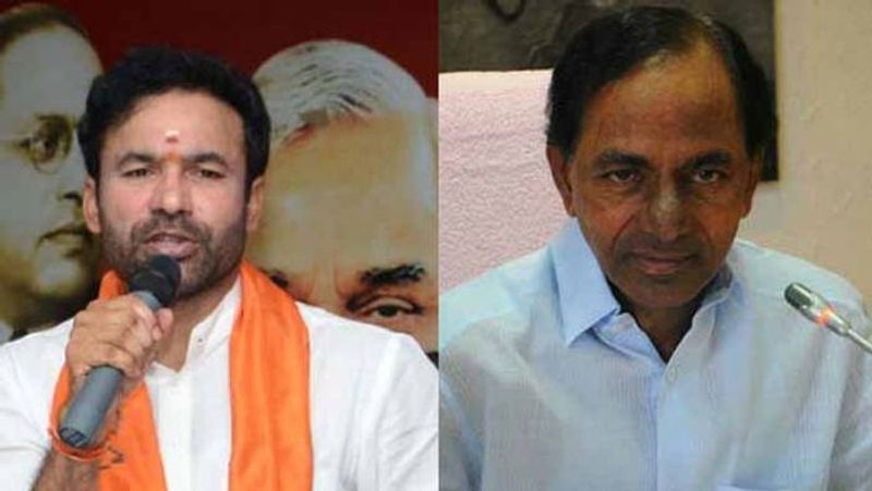 లోకసభ ఎన్నికల్లో నాలుగు స్థానాలను గెలుచుకోవడంతో బిజెపి రాష్ట్రంలో ఓ ఊపు వచ్చింది. తెలంగాణలో పాగా వేయడానికి బిజెపి పకడ్బందీ వ్యూహరచన చేసినట్లు కనిపిస్తోంది. అందులో భాగంగానే సికింద్రాబాదు నుంచి విజయం సాధించిన కిషన్ రెడ్డికి కేంద్ర మంత్రి పదవి ఇచ్చారనే మాట వినిపిస్తోంది. టీఆర్ఎస్, కాంగ్రెసు, తెలుగుదేశం పార్టీల నుంచి పిరాయింపులను ప్రోత్సంహించి బిజెపి తెలంగాణలో పాగా వేయాలని భావిస్తోంది. ఈ స్థితిలో మోడీని ఆహ్వానిస్తే బిజెపి కార్యాచరణకు బలం చేకూర్చినట్లవుతుందని కేసీఆర్ భావించి ఉండవచ్చునని అంటున్నారు.