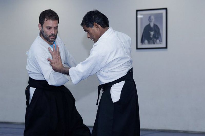 ಜಪಾನಿನ ಅತ್ಯಂತ ಪ್ರಸಿದ್ಧ ಮಾರ್ಷಲ್ ಆರ್ಟ್ AIKODO ನಲ್ಲಿ ರಾಹುಲ್ ಗಾಂಧಿ ಬ್ಲಾಕ್ ಬೆಲ್ಟ್ ಪಡೆದಿದ್ದಾರೆ.