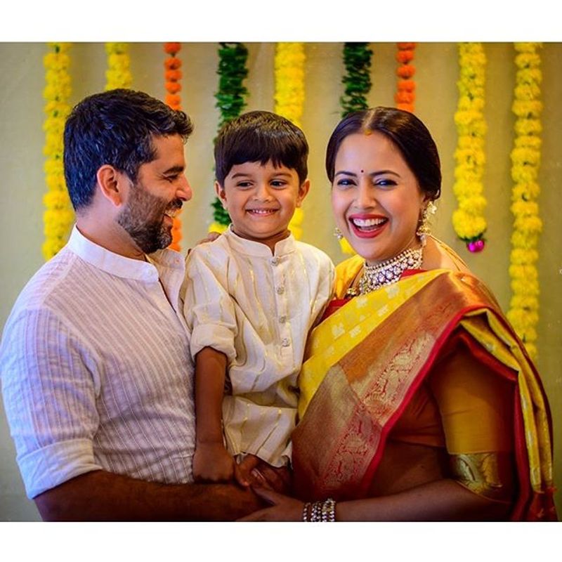 (Courtesy: Instagram)ఈ దంపతులకు ఓ కుమారుడు ఉన్నాడు. ప్రస్తుతం సమీరా రెడ్డి నిండు గర్భవతి. త్వరలో రెండో బిడ్డకు జన్మనివ్వబోతోంది.
