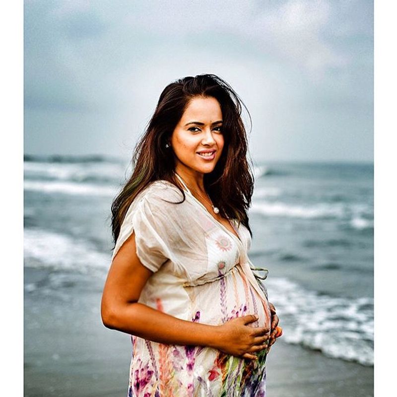 (Courtesy: Instagram)సమీరా రెడ్డి తన భర్త, కొడుకుతో ఉన్న ఫోటోలు నెటిజన్లని ఆకట్టుకుంటున్నాయి.
