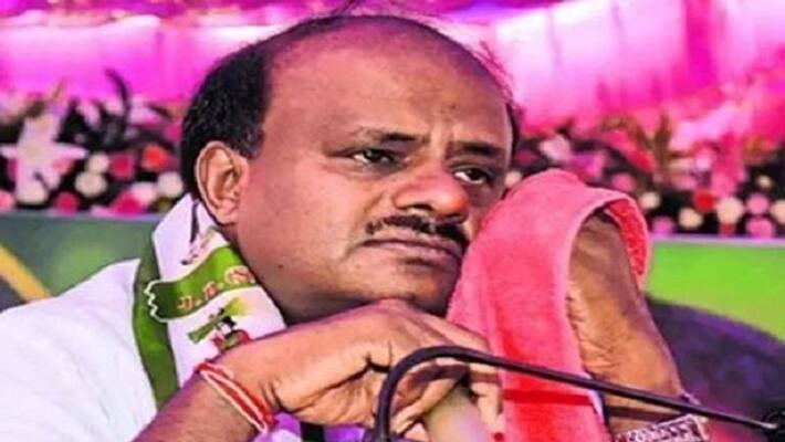 Kumarasamy plan to expand his ministry to avoid falling government Kumarasamy plan to expand his ministry to avoid falling government