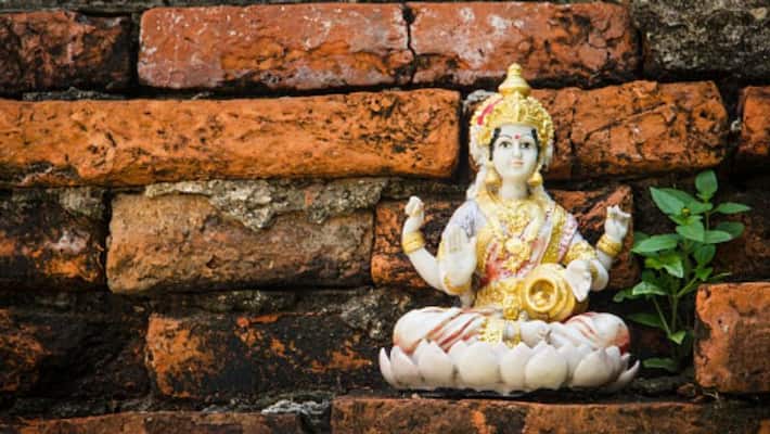 Know why people does laxmi puja on kali puja day Know why people does laxmi puja on kali puja day