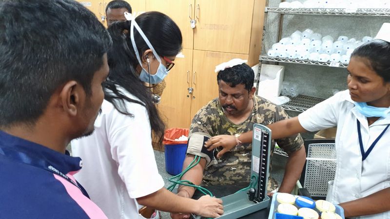 పోలీసుల లాఠీచార్జీలో గాయపడిన ఎమ్మెల్యే రాజాసింగ్