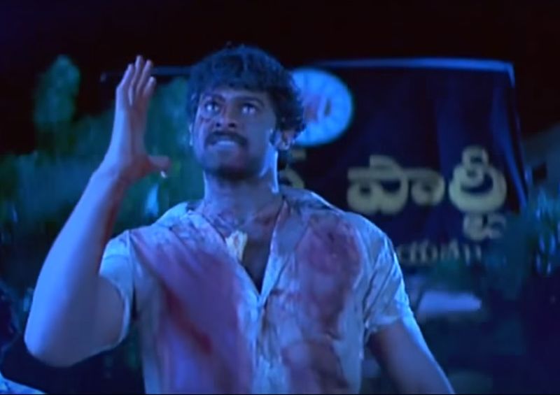 ఛత్రపతి : యంగ్ రెబల్ స్టార్ ప్రభాస్, రాజమౌళి కాంబోలో వచ్చిన మాస్ యాక్షన్ మూవీ ఛత్రపతి. ఈ చిత్రంలో ఇంటర్వెల్ సన్నివేశంలో ప్రభాస్ చెప్పే డైలాగులు రోమాలు నిక్కబొడుచుకునే విధంగా ఉంటాయి. అప్పటివరకు అణచివేతకు గురైన తన ప్రజలని ఉత్తేజపరిచేలా ప్రభాస్ చేసే ప్రసంగం అదుర్స్.