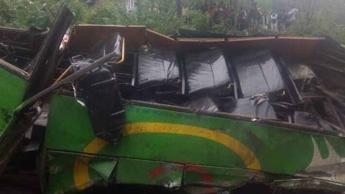 15 killed in bus fell into a deep gorge in himachal Pradesh 15 killed in bus fell into a deep gorge in himachal Pradesh