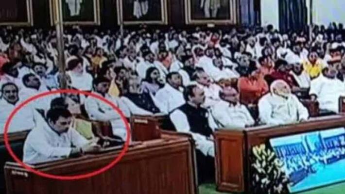congress president Rahul Gandhi browsing phone during President addresses Parliament congress president Rahul Gandhi browsing phone during President addresses Parliament
