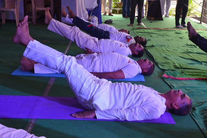 సిద్ధిపేటలో హరీష్ రావు యోగా