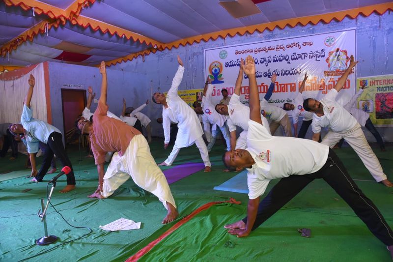 సిద్ధిపేటలో హరీష్ రావు యోగా