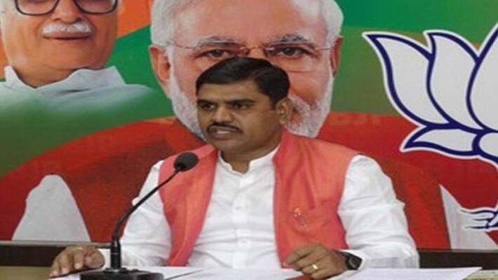 ap bjp leader vishnu vardhan reddy slams ycp and tdp over yanamala ramakrishnudu letter to center on bulk drug park issue ap bjp leader vishnu vardhan reddy slams ycp and tdp over yanamala ramakrishnudu letter to center on bulk drug park issue