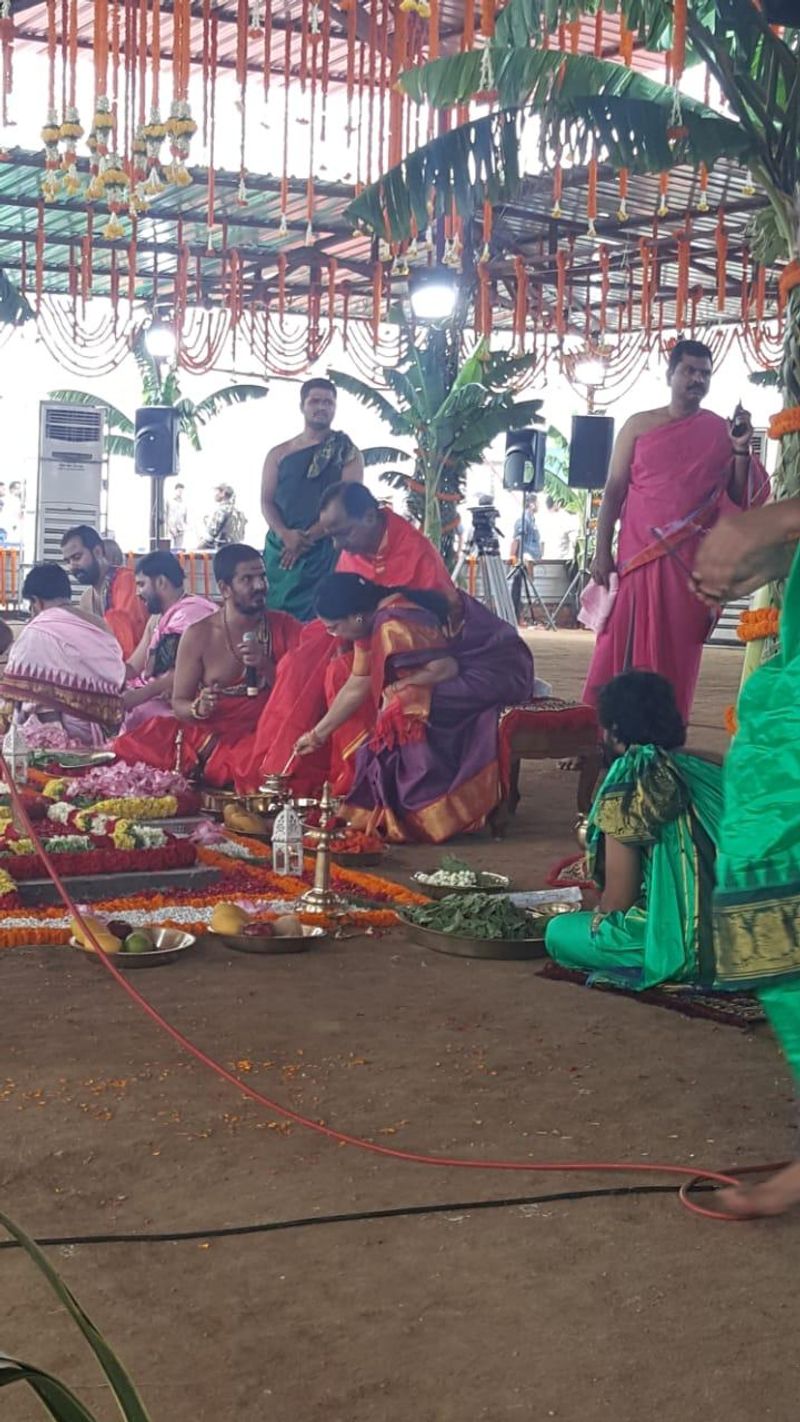 కాళేశ్వరం వద్ద కేసీఆర్ దంపతుల యాగం
