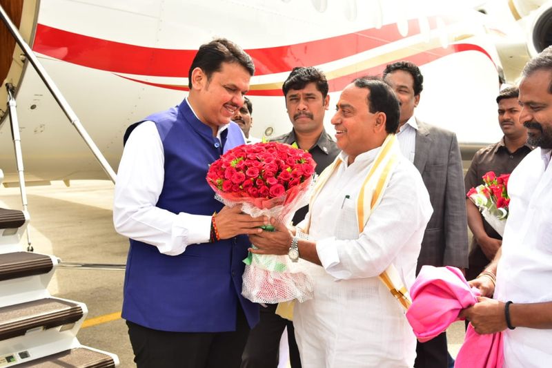 కాళేశ్వరం ప్రాజెక్టు: ఫడ్రవీస్, జగన్లకు ఘన స్వాగతం(ఫోటోలు)