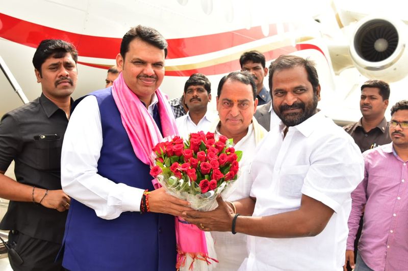 కాళేశ్వరం ప్రాజెక్టు: ఫడ్రవీస్, జగన్లకు ఘన స్వాగతం(ఫోటోలు)