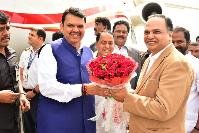 కాళేశ్వరం ప్రాజెక్టు: ఫడ్రవీస్, జగన్లకు ఘన స్వాగతం(ఫోటోలు)