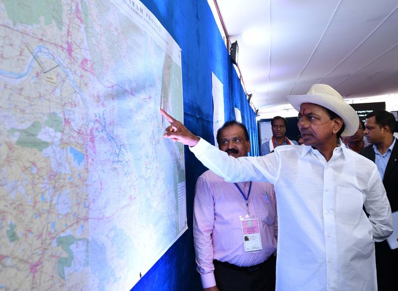 కాళేశ్వరం ప్రాజెక్టును ప్రారంభించిన సీఎం కేసీఆర్