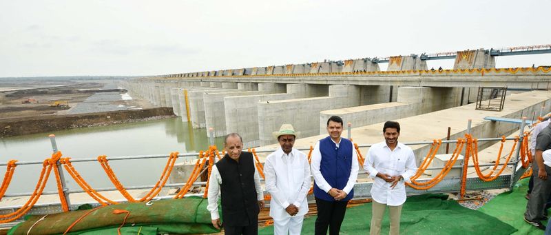 కాళేశ్వరం ప్రాజెక్టును ప్రారంభించిన సీఎం కేసీఆర్