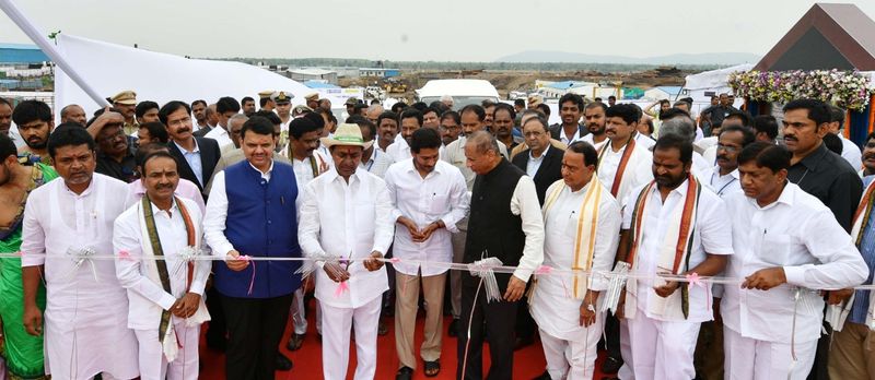 కాళేశ్వరం ప్రాజెక్టును ప్రారంభించిన సీఎం కేసీఆర్