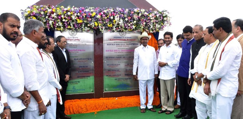 కాళేశ్వరం ప్రాజెక్టును ప్రారంభించిన సీఎం కేసీఆర్