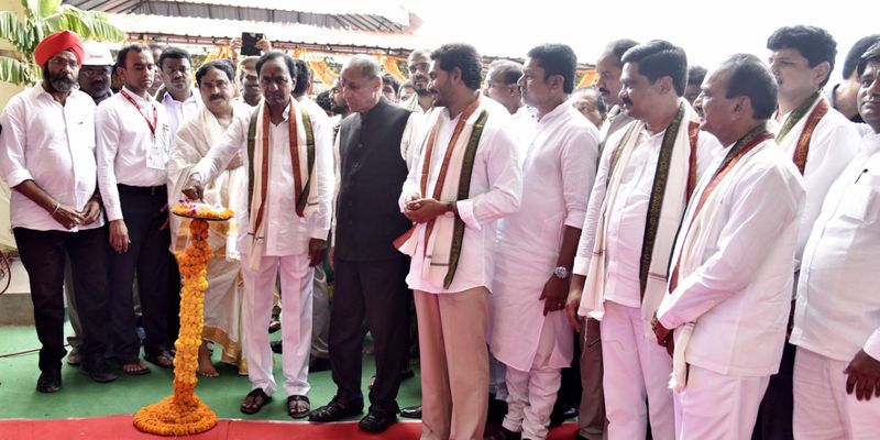 కాళేశ్వరం ప్రాజెక్టును ప్రారంభించిన సీఎం కేసీఆర్