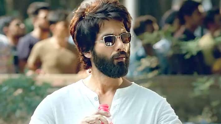 Shahid kapoor waik away from star screen award Shahid kapoor waik away from star screen award