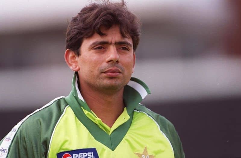 2. Saqlain Mushtaq (Pakistan) (Henry Olonga, Adam Huckle, Pommie Mbangwa) vs Zimbabwe, 1999