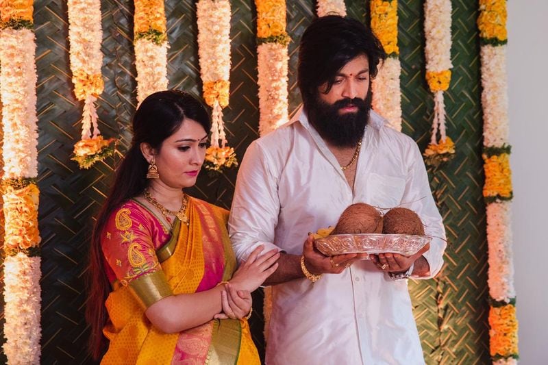 ಅಭಿಮಾನಿಗಳು ಹಲವಾರು ಹೆಸರನ್ನು ಸೂಚಿಸಿದ್ದು ಮಗುವಿಗೆ ‘ಐರಾ’ ಎಂದು ಹೆಸರಿಡಲಾಗಿದೆ.