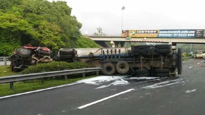 Acid Lorry accident at tutcorin Acid Lorry accident at tutcorin