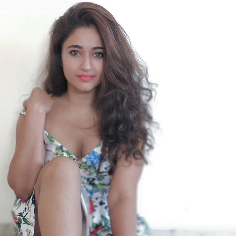 Actress Poonam Bajwaa hot photo's Gallery..!
