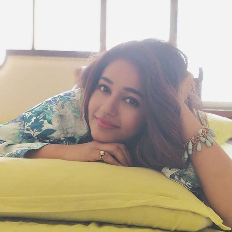 Actress Poonam Bajwaa hot photo's Gallery..!